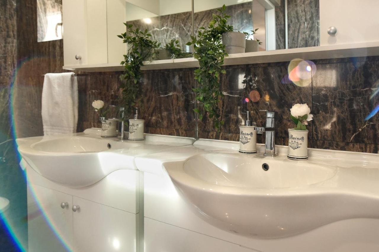 בוקרשט New - Elegant Duplex With Amazing View & Balcony - Homey Residence מראה חיצוני תמונה